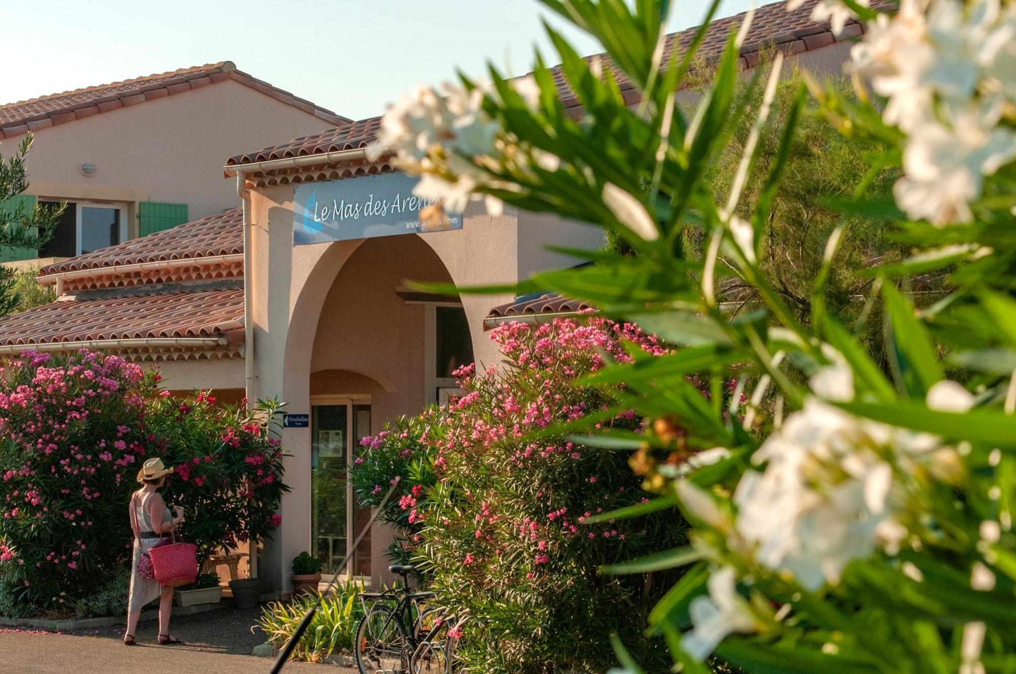 Residence Goelia Le Mas Des Arenes Mouries Buitenkant foto